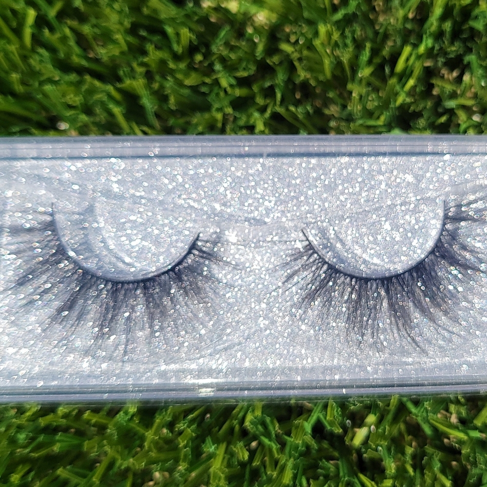 Eyelashes - Picture 5 of 7
